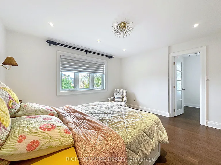 2547 Gill Cres — Photo 14