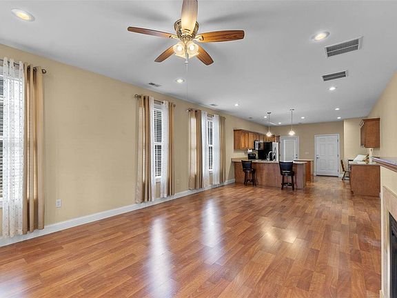 4th image of 2957 Walden Blvd