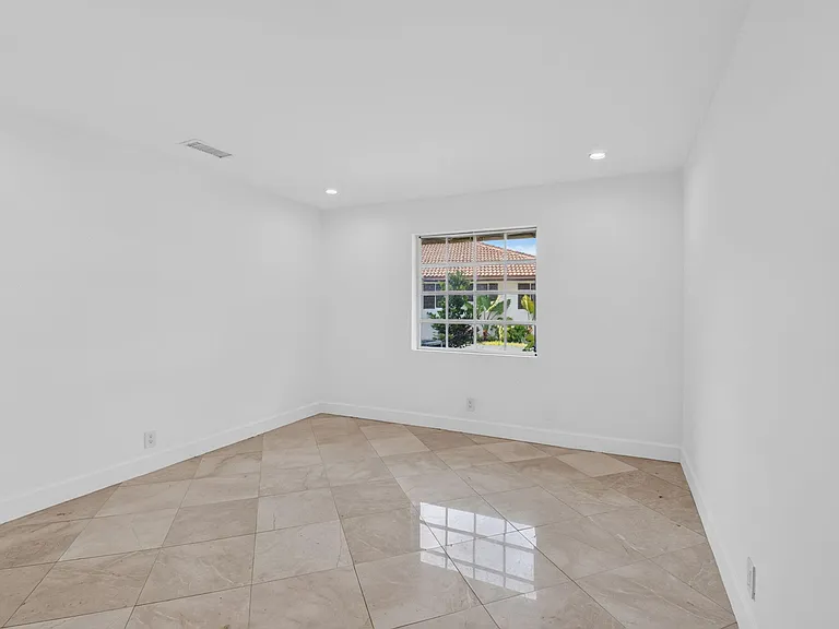 300 NW 42nd St — Photo 12