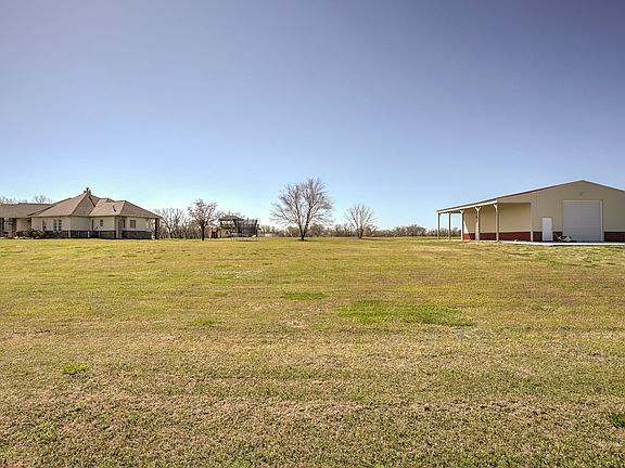 3rd image of 8102 Lakeview Dr