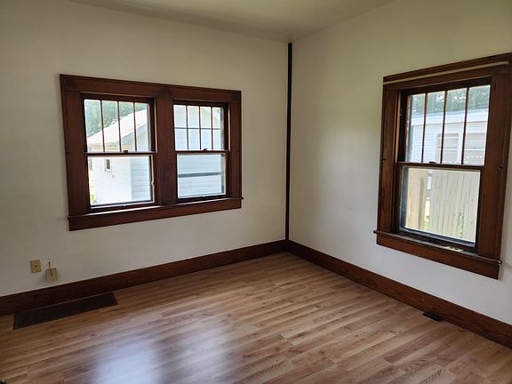 5th image of 610 W 29th St