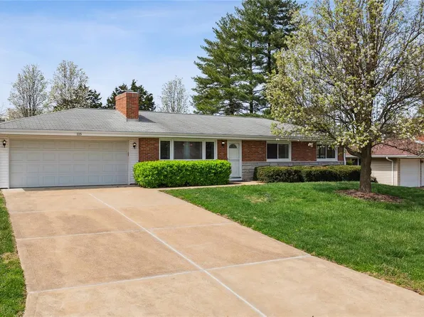 115 Vlasis Dr, Ballwin, MO 63011