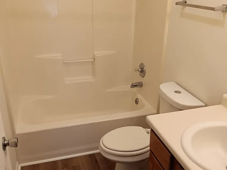 524 W Pleasant St — Photo 4