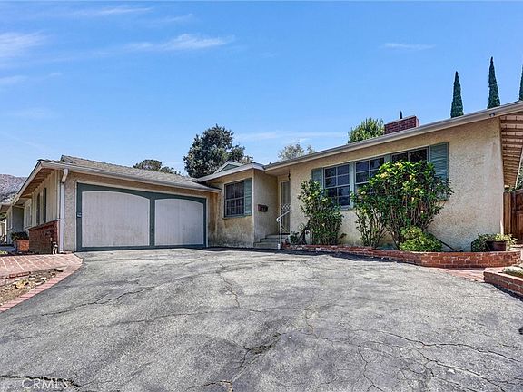 3rd image of 9818 Creemore Dr