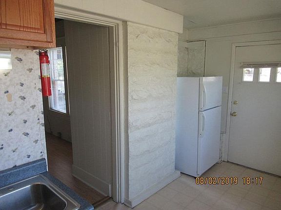2nd image of 624 E 8th St #1