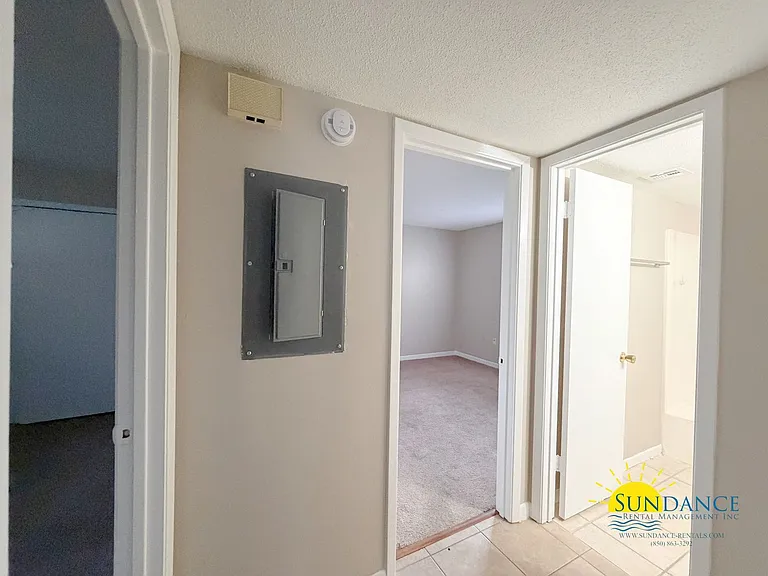 709 Green St #B — Photo 4