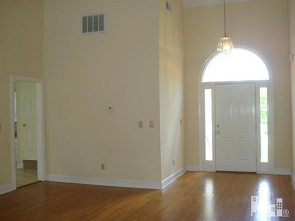 3rd image of 3200 Wickford Drive