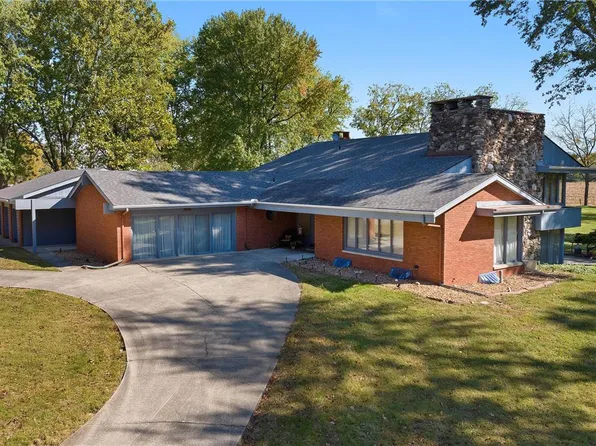 13750 Kayser Rd, Highland, IL 62249