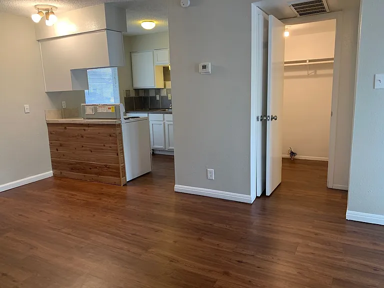 105 E 38th St #100-303 — Photo 11