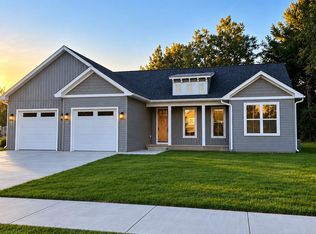 424 S 32nd St, Escanaba, MI 49829