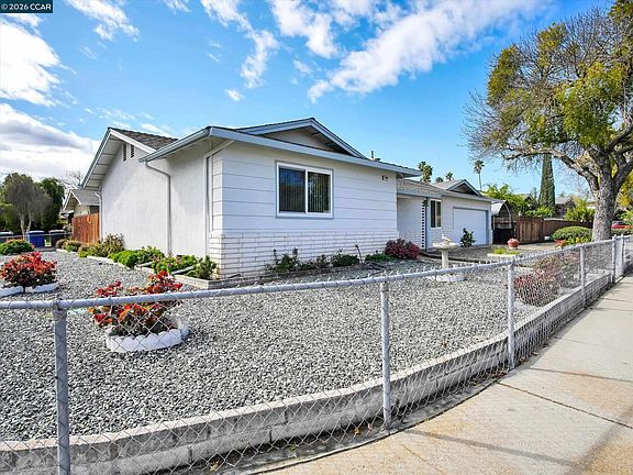 2nd image of 3304 Swallow Dr