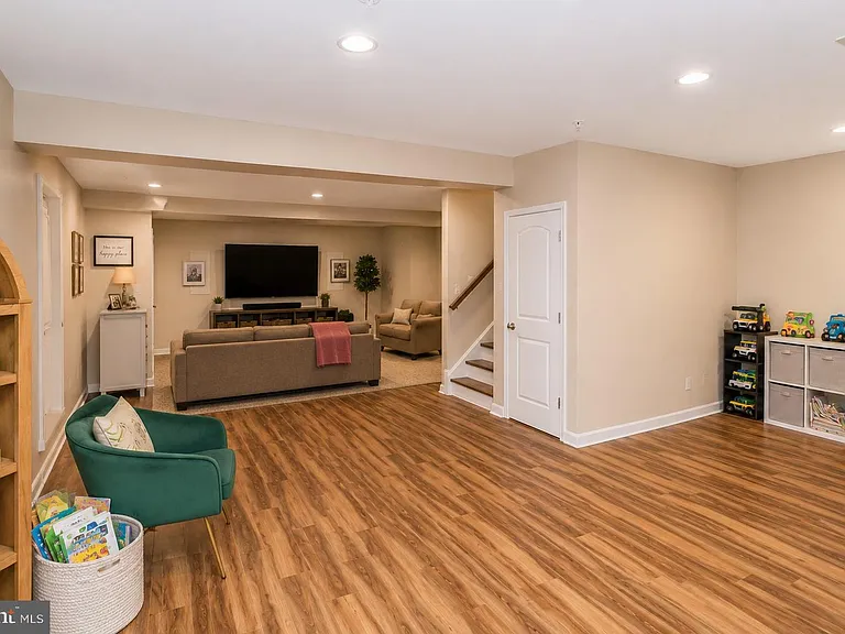 9203 Rice Ave — Photo 48