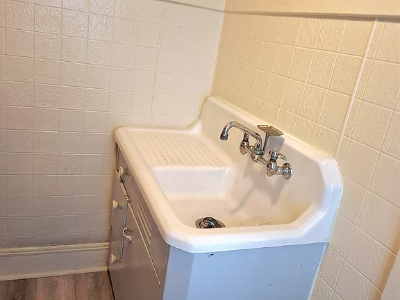 3rd image of 266 E 4th St #3