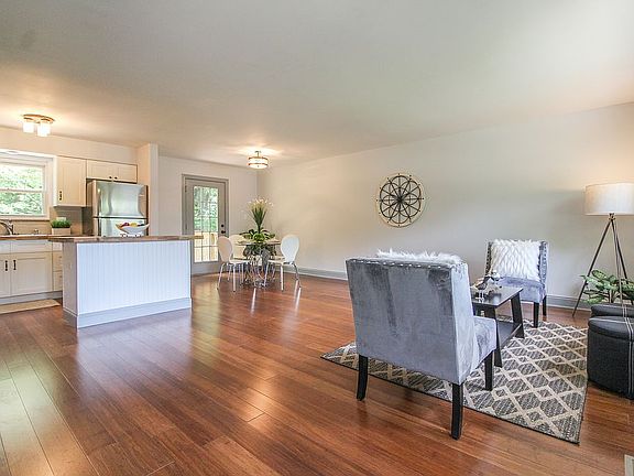 4th image of 1110 Glade Hill Dr
