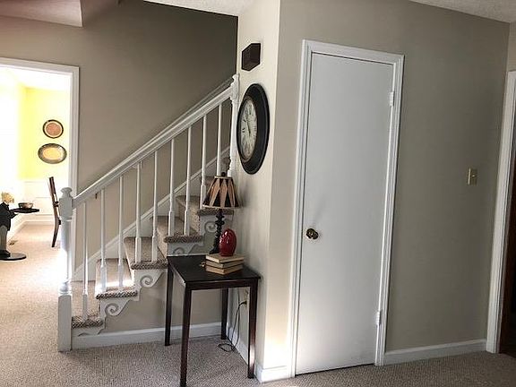 3rd image of 916 Dundee Ct