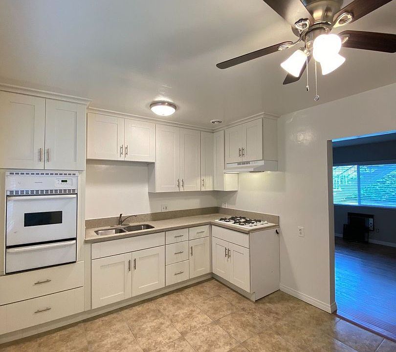 1st image of 9462 Oak St #3