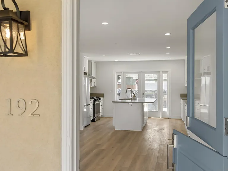 291 Ebony Ave — Photo 5