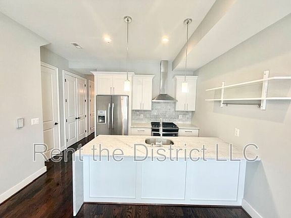 4th image of 913 12th St NE #2