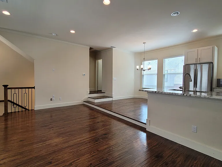 5905 Ross Ave #5 — Photo 6