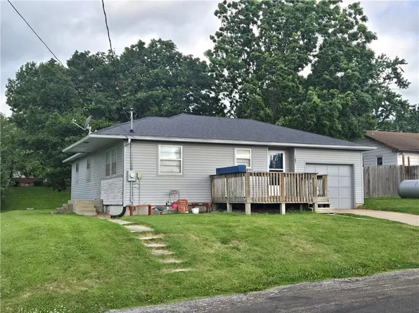 707 Grace St, Wellington, MO 64097