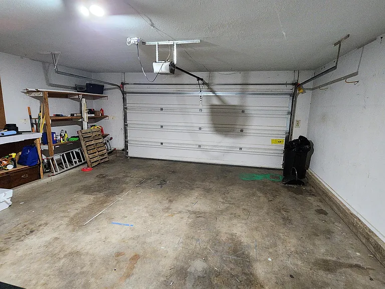 128 Cooper Ct — Photo 34