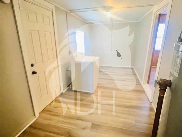 413 E Wabash Ave — Photo 14