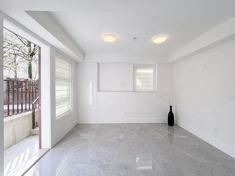 10XX E 62nd Ave — Photo 1