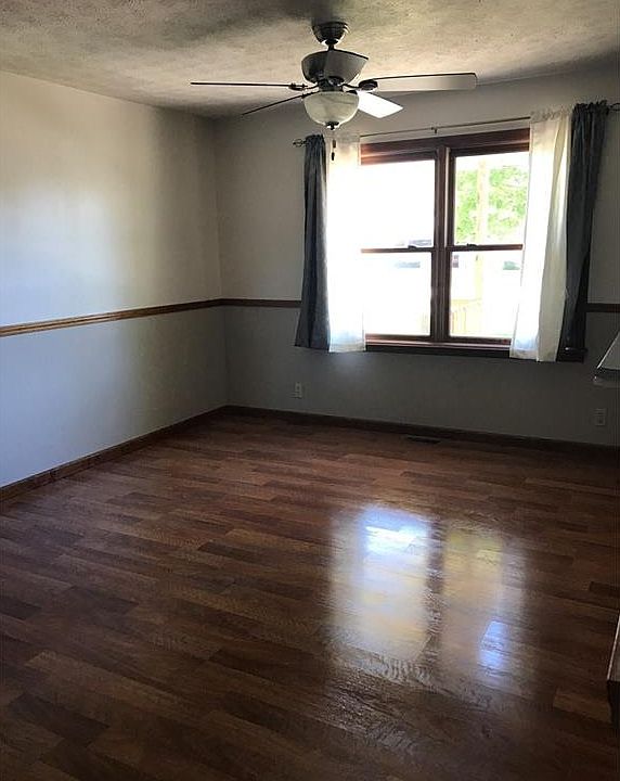 2nd image of 200 Ironwood Dr