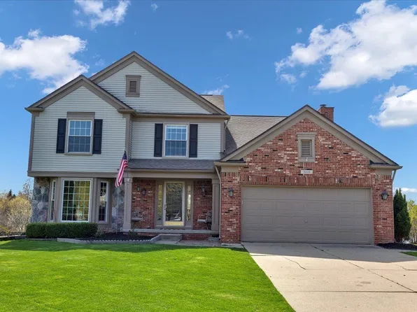 3510 E Pond Ln, Orion, MI 48359