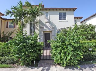 90 Via Floresta Dr, Boca Raton, FL 33487