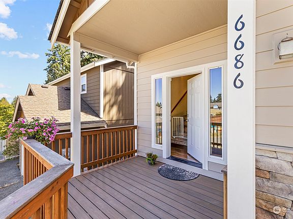3rd image of 6686 Takota Place NE