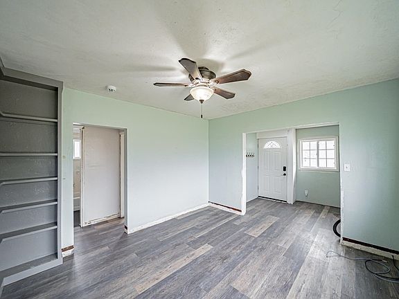4th image of 218 W Reservation Rd