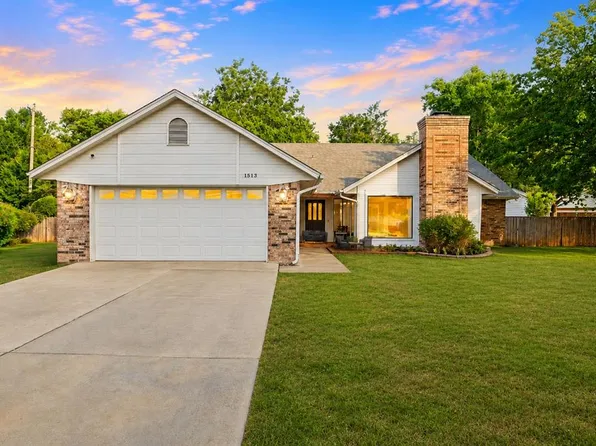 1513 Concord Ct, Edmond, OK 73003