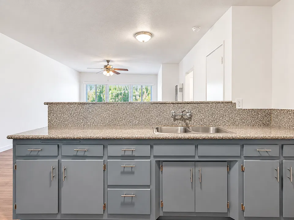 Quiet Jefferson Park Apartments Spacious, Secure & Centrally Located