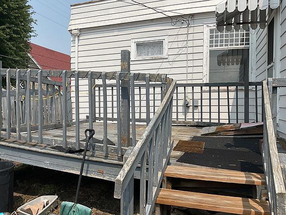 4th image of 223 E Rensselaer St
