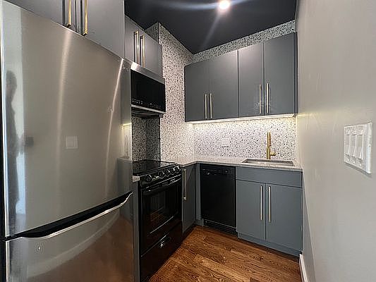 4th image of 842 Flushing Ave #3B