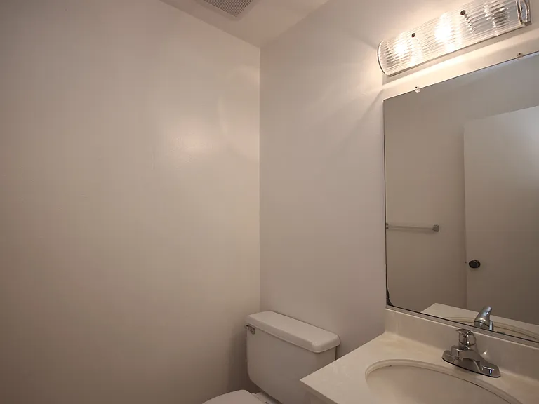 542 N Orange Grove Blvd — Photo 23