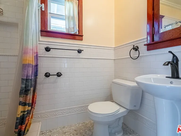 4253 Fountain Ave — Photo 44