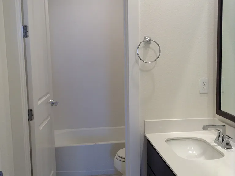 413 Wayland Loop — Photo 18