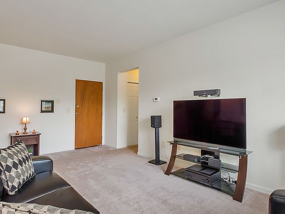 3rd image of 2086-2090 Stanley St #2-203