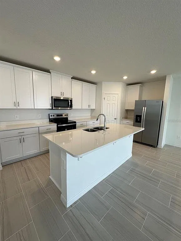 4 bed, 2.0 bath, 1840 sqft, $2,550 — Photo 3