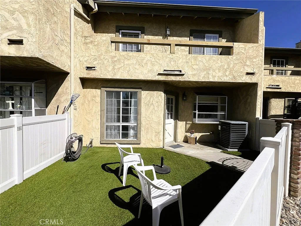 2 bed, 1193 sqft, $2,350 — Photo 1