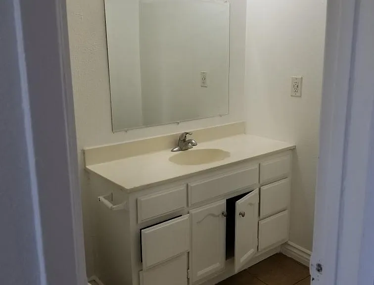 16615 S Denver Ave #4 — Photo 6