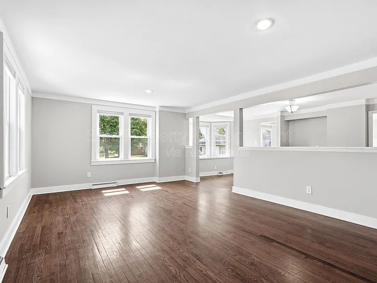 3117 Coucy Ave — Photo 8