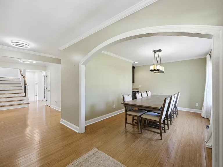 1 Fairhills Dr — Photo 7