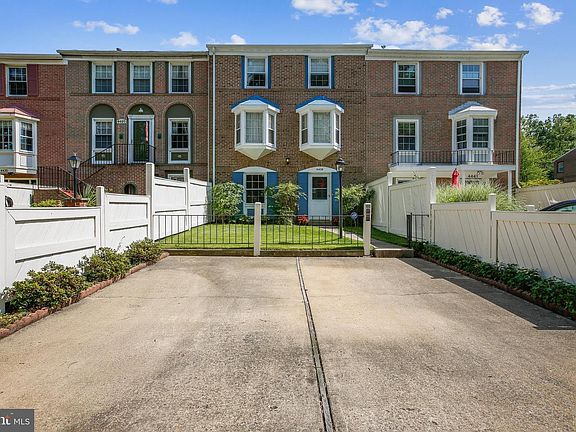 2nd image of 4439 Scarborough Sq