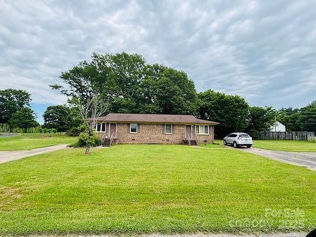 2nd image of 923/929 Pleasant Dr