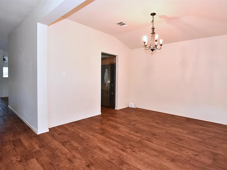 3305 Stonewall Dr — Photo 3