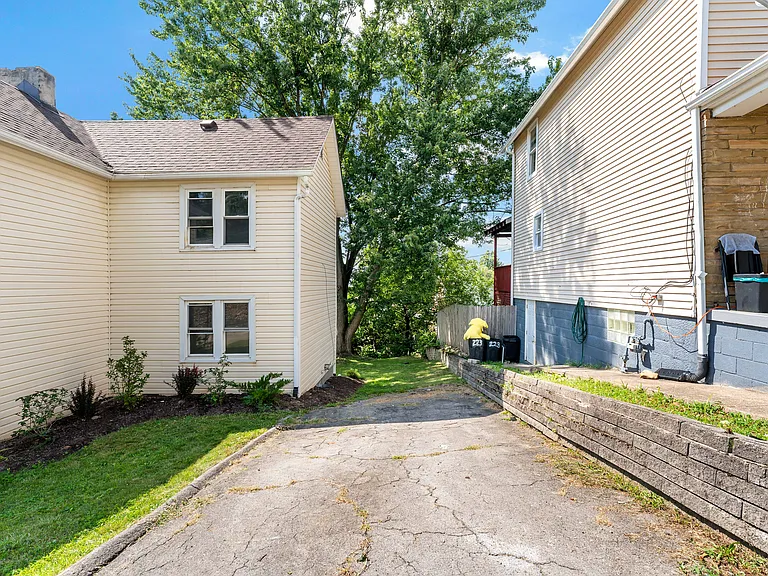 219 Douglas Ave — Photo 5