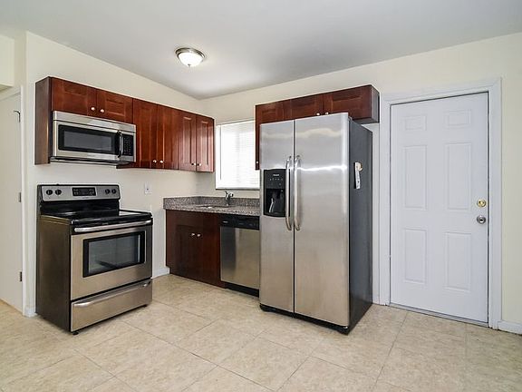 5th image of 5566 Honeysuckle Dr